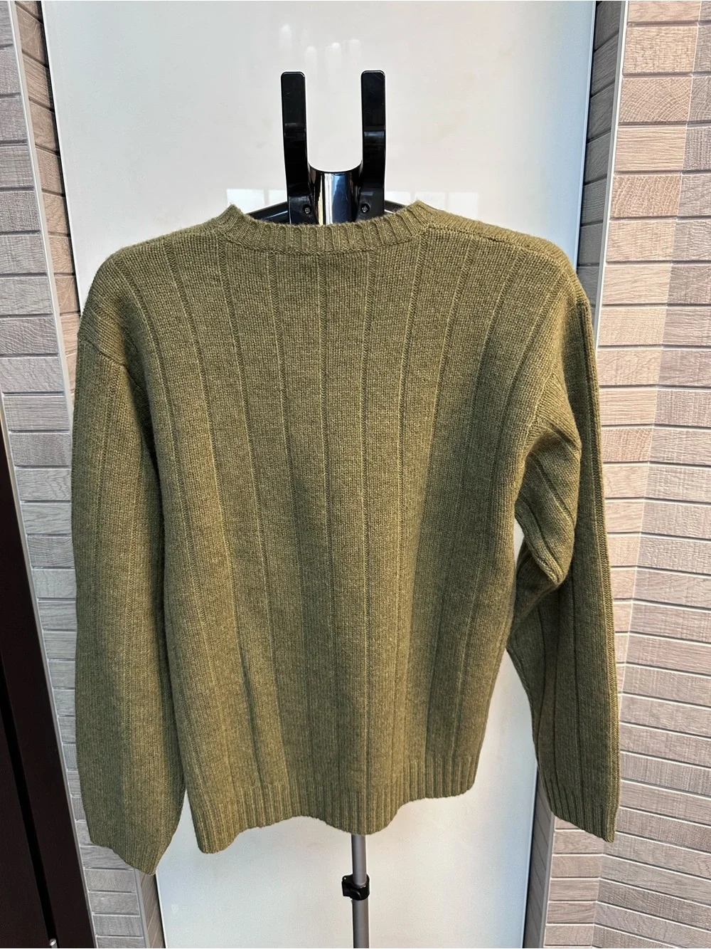 Men's 100% lambswool Crewneck Ribbed Sweater - Sage Green Vertical Texturing